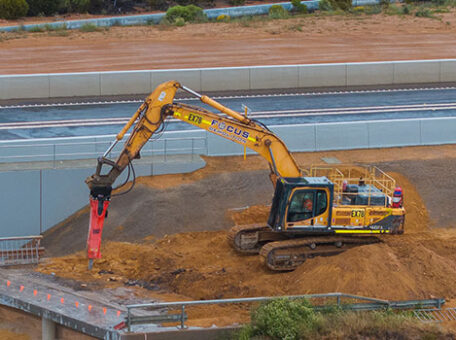 Crane on Great Eastern Highway Bridge 629