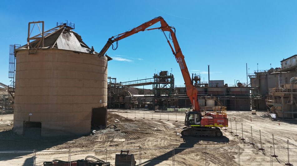 Aerial view of the Meekatharra fine ore bin demolition for Westgold